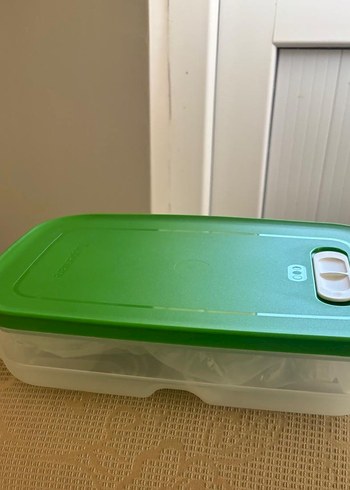 Tupperware Yeşil Kapaklı Plastik Saklama Kabı 1.8.lt