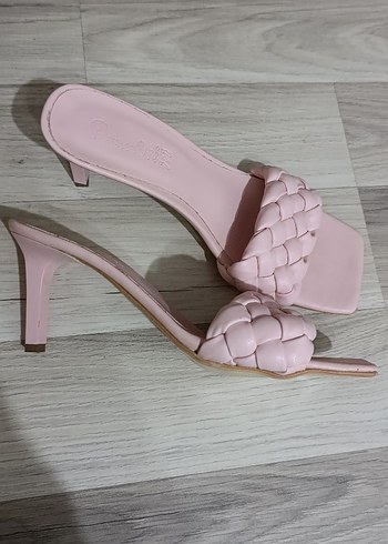 Topuklu Terlik - Görsel 3