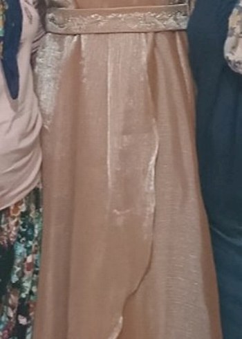 Soğan Kabuğu Parlak Uzun Kollu Drapeli Abiye Elbise ve Şal - Görsel 4