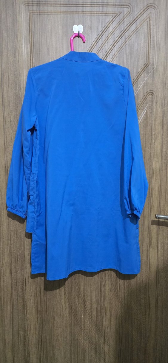 Uzun Kollu Mavi Volanlı Kadın Tunik - Görsel 2