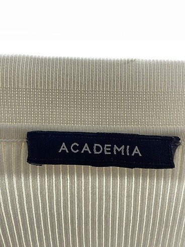 m Beden beyaz Renk Academia Bluz %70 İndirimli.