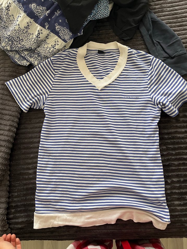 Çizgili V Yakalı Kısa Kollu  Tişört - Görsel 2