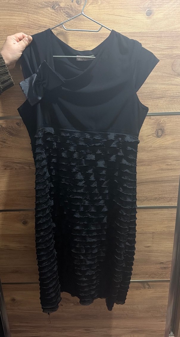 Kısa Kollu Siyah Pilili Midi Abiye Elbise - Görsel 3