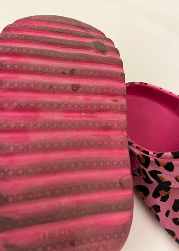 Kızlar için Leopar Desenli Pembe Kaydırmaz Terlik - Görsel 2