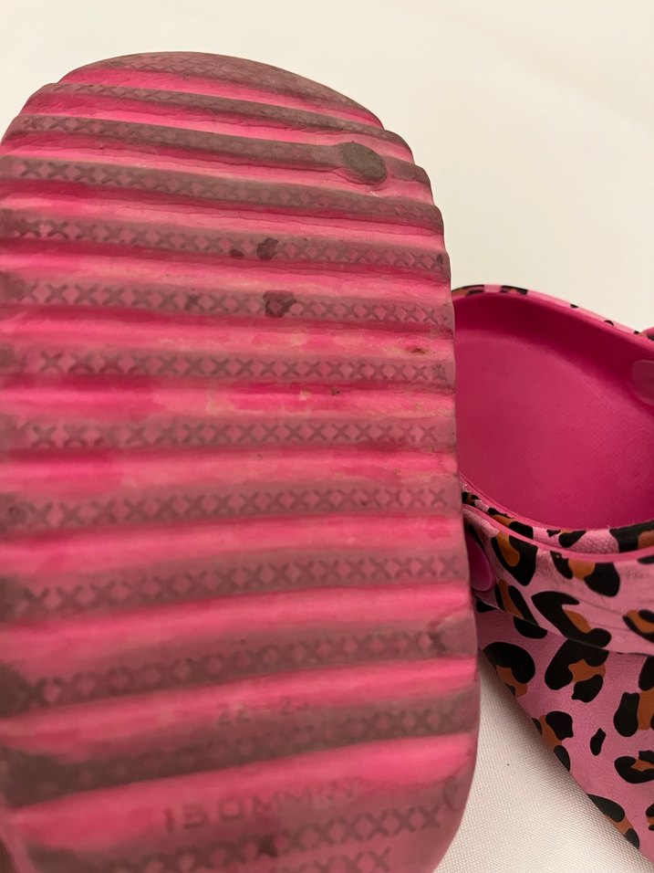 Kızlar için Leopar Desenli Pembe Kaydırmaz Terlik - Görsel 2