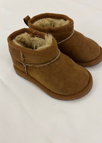 Ugg 23