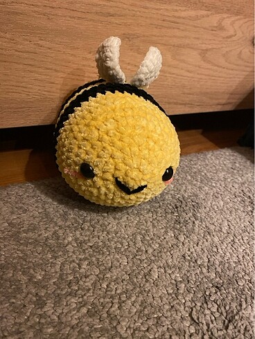 Amigurumi örgü bebek arı