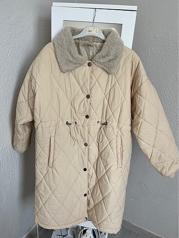 Bej belden ayarlamalı mont - Görsel 2