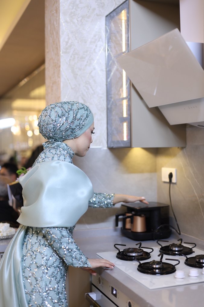 Uzun Kollu Yüksek Yakalı Turkuaz  Nişan Elbisesi - Görsel 3