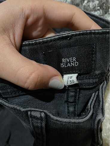 29 Beden gri Renk Dizleri yırtık jeans