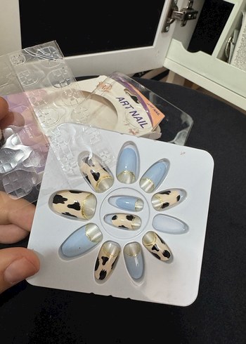 Mavi ve leopar desenli yapay tırnak seti - Görsel 3