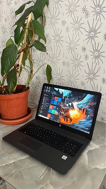TERTEMİZ AZ KULLANILMIŞ LAPTOP