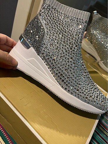 Michael kors bot