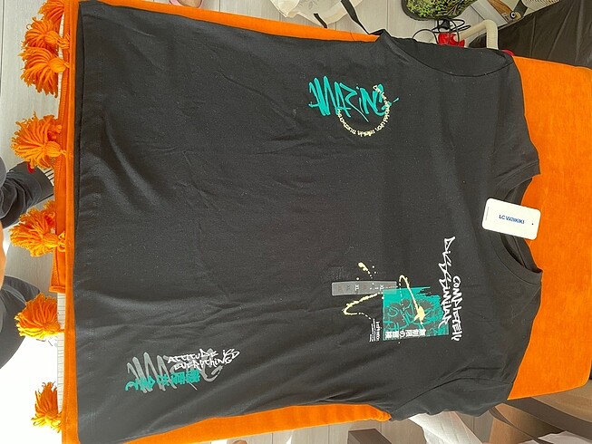 LC Waikiki Siyah etiketli hiç giyilmemiş LCWAIKIKI T-SHIRT