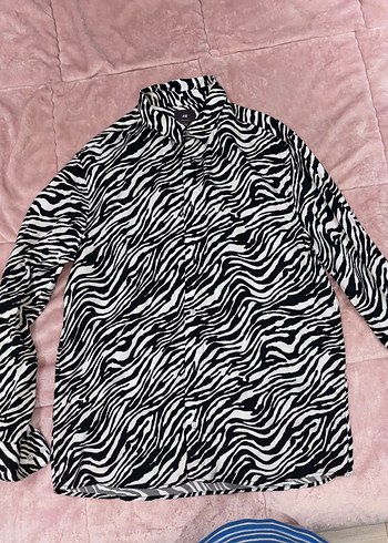 H&M Zebra Desenli Siyah Beyaz Uzun Kollu Gomlek