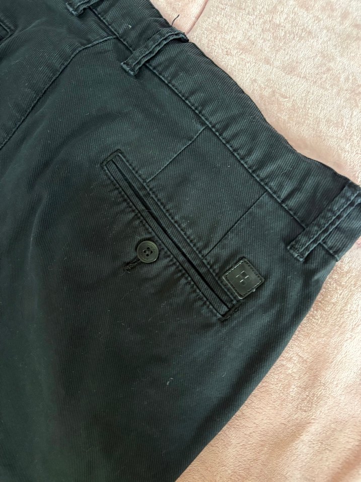 Şık ve Rahat Siyah Düz Pantolon — görsel 4/4