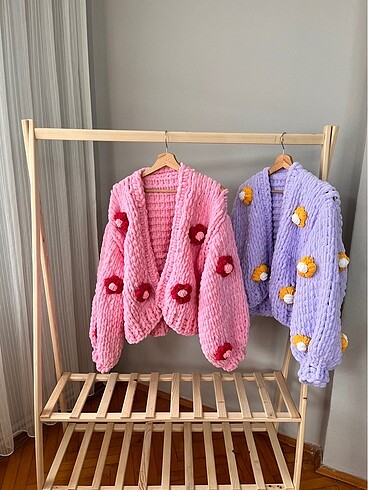 Pembe papatyalı hırka