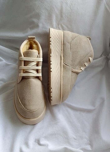 Diğer Bağcıklı Ugg Modeli