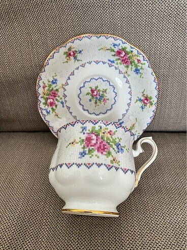 Petit point çay fincanı