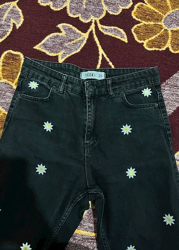 Papatya işlemeli mom jean - Görsel 2