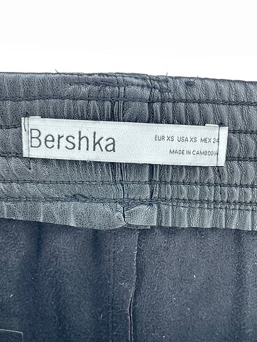 xs Beden siyah Renk Bershka Düz Kesim %70 İndirimli.