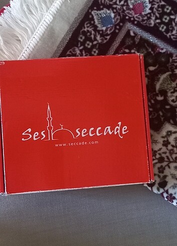 Sesli seccade urun kutulu hersey icinde