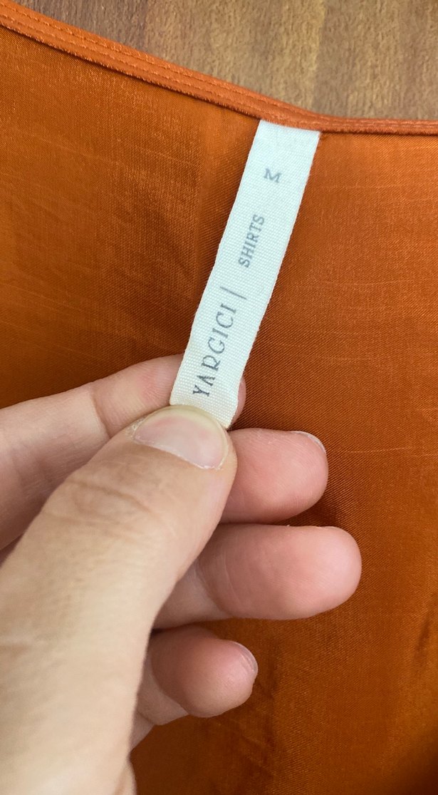 Bakır renk Kadın simli Saten Fırfırlı V Yakalı Bluz - Görsel 2