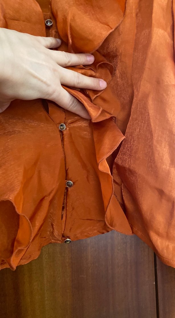 Bakır renk Kadın simli Saten Fırfırlı V Yakalı Bluz - Görsel 3