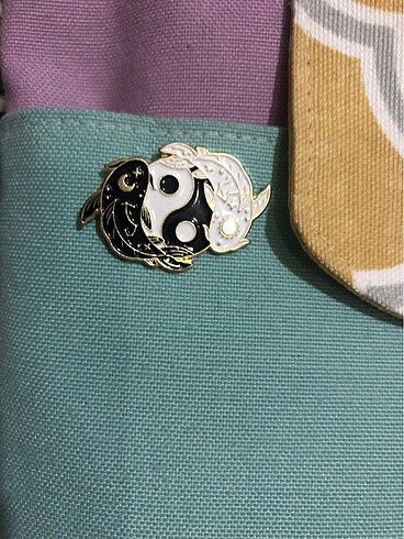 Pin çanta süsü