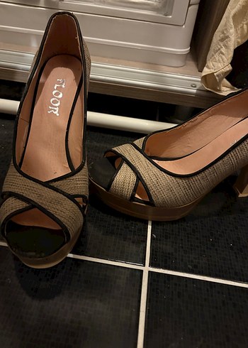 Bej Yılan Desenli Platform Topuklu Kadın Ayakkabı - Görsel 2