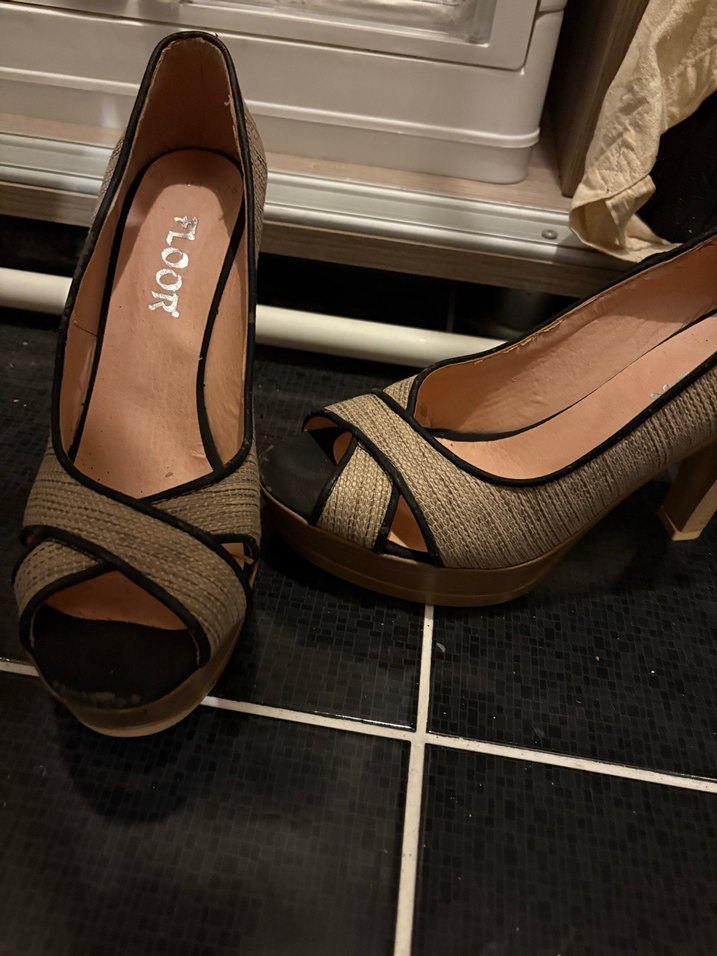 Bej Yılan Desenli Platform Topuklu Kadın Ayakkabı - Görsel 2