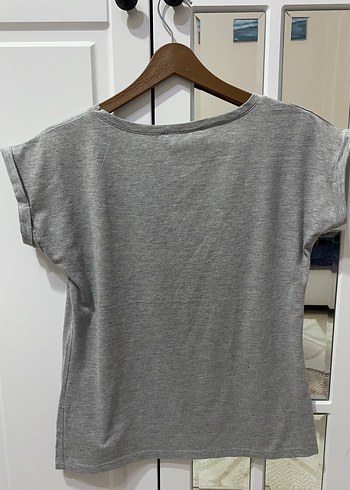 Gri Baskılı Kadın Tişört - Görsel 4