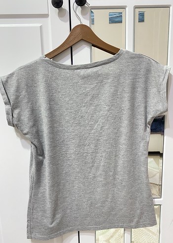 Gri Baskılı Kadın Tişört - Görsel 5