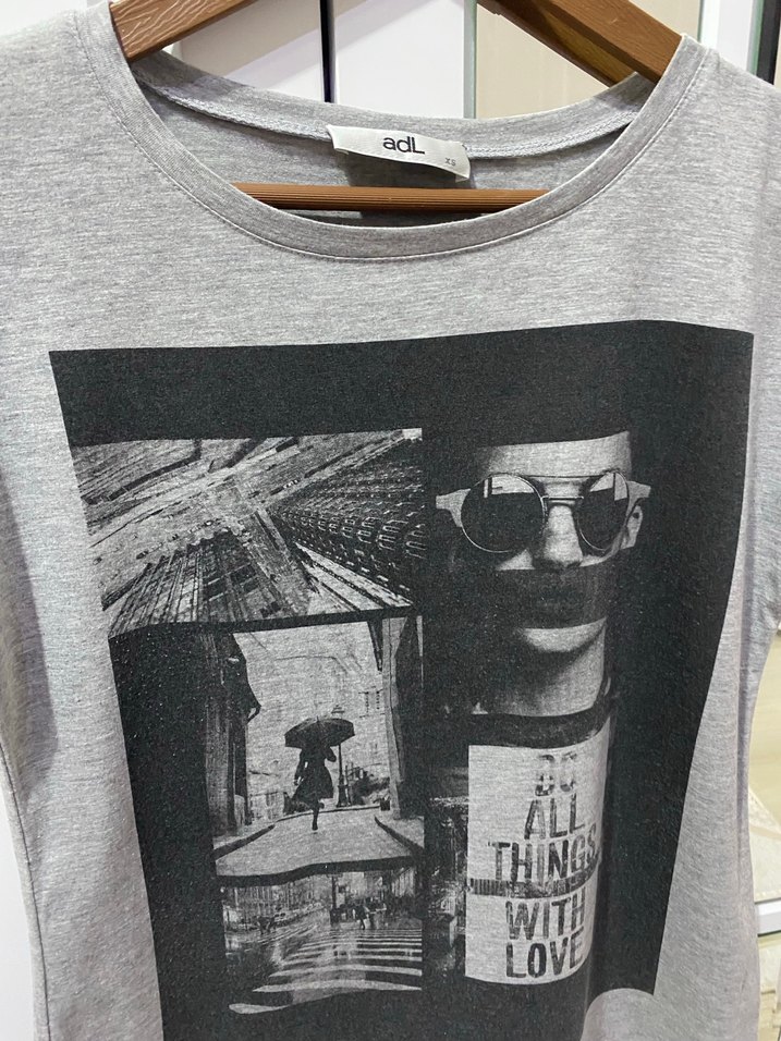 Gri Baskılı Kadın Tişört - Görsel 3
