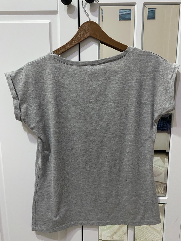 Gri Baskılı Kadın Tişört - Görsel 4