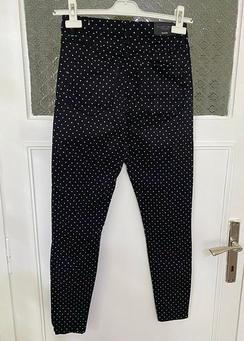 Kadın Siyah Puantiyeli Dar Kesim Kot Pantolon - Görsel 4