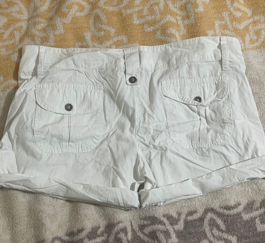 Düşük bel beyaz keten şort - Görsel 4