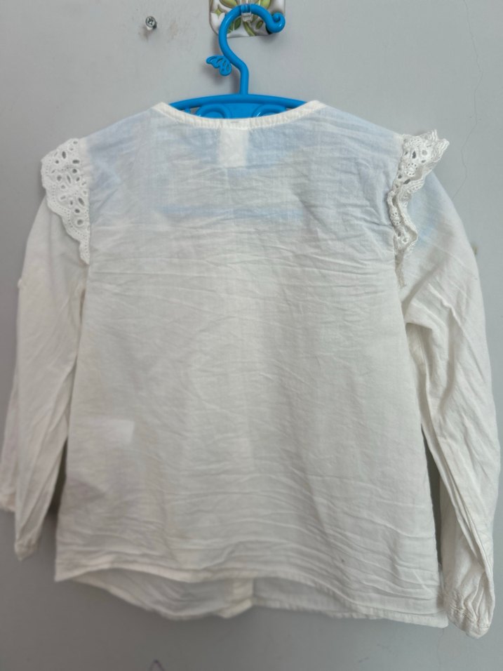 Kız Çocuk Beyaz Uzun Kollu Düğmeli Keten Gömlek - Görsel 3