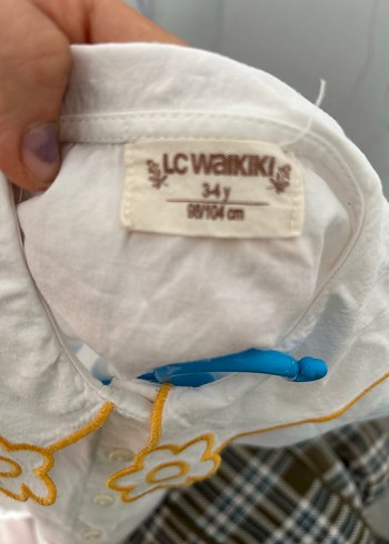 Çiçek Nakışlı Beyaz Pamuklu Kız Gömlek - Görsel 4