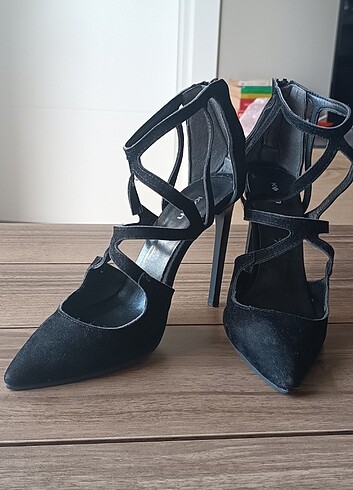37 Beden Siyah Süet Stiletto 