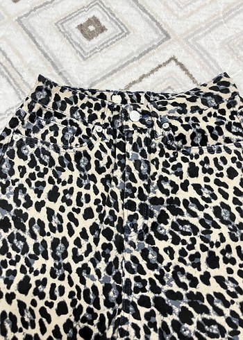Kadın Leopar Desenli Mini Şort - Görsel 2
