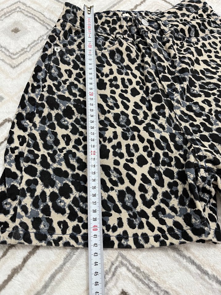 Kadın Leopar Desenli Mini Şort - Görsel 3