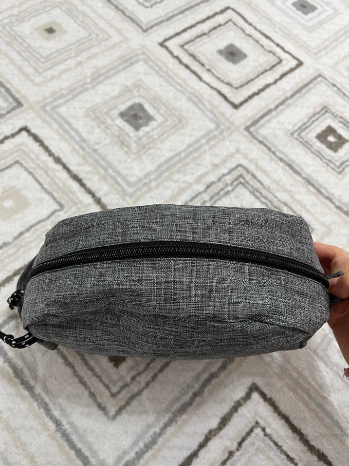 Gri Fermuarlı Kadın Makyaj Çantası - Görsel 2