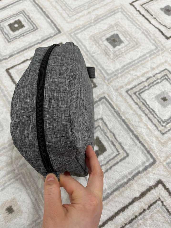 Gri Fermuarlı Kadın Makyaj Çantası - Görsel 3