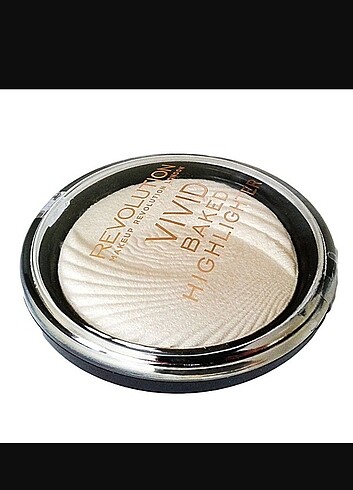 REVOLUTİON Vivid Baked Aydınlatıcı Pudra 