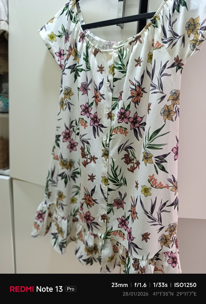 Çiçek Desenli kısa elbise - Görsel 3