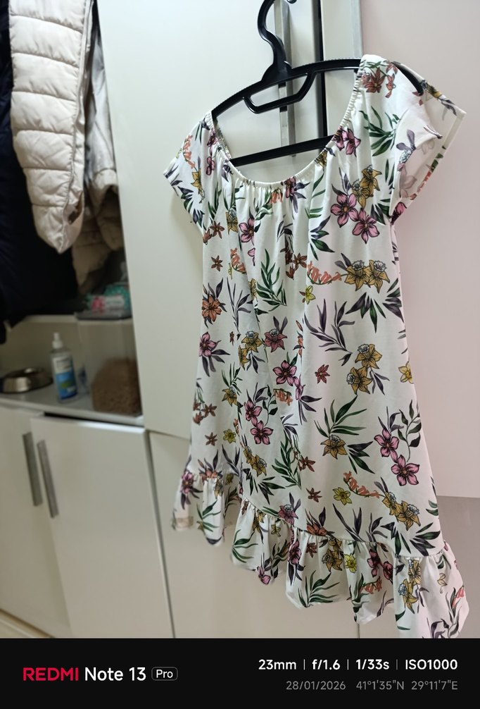 Çiçek Desenli kısa elbise - Görsel 4