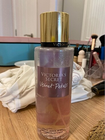 Victorias Secret Velvet Petals Body Mist
