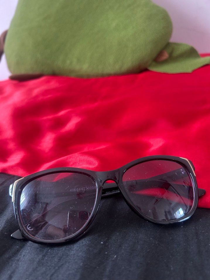 Parlak Siyah Klasik Gotik Kadın Gözlüğü - Görsel 2