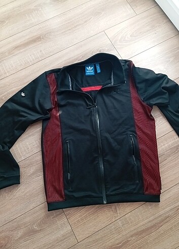 Adidas fermuarlı üst 